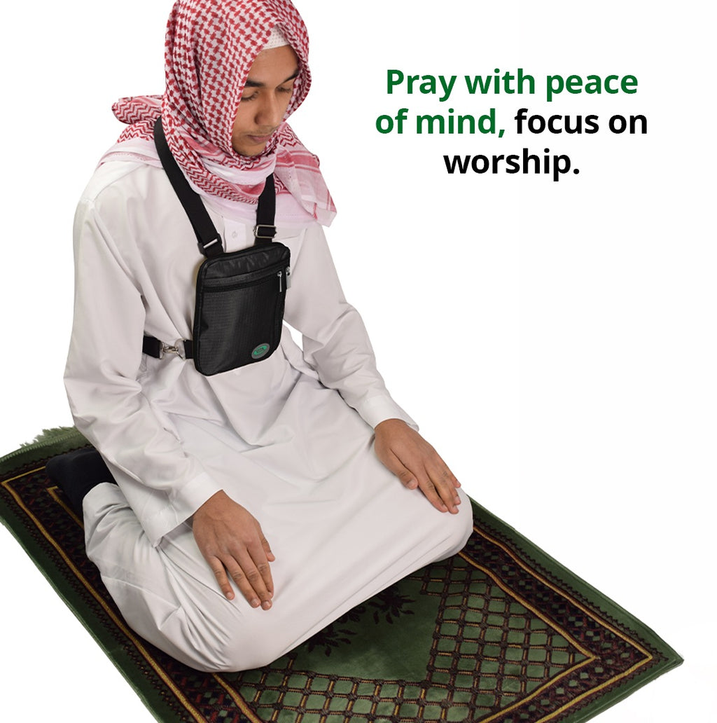 Male pilgrim wearing Hajj and Umrah bag while praying (1)